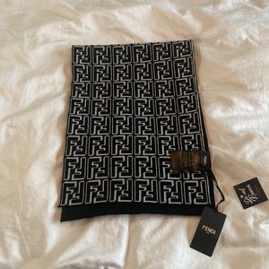 Black and white wool Fendi scarf
